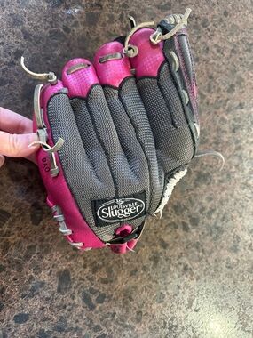 Louisville Slugger Girls sz 10.5 youth Pink & Gray Softball Glove